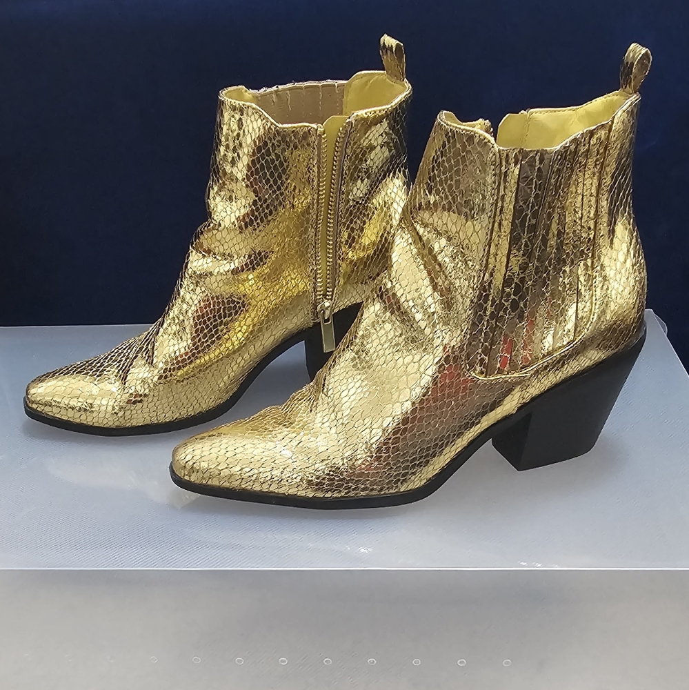 Metallic gold western boots!